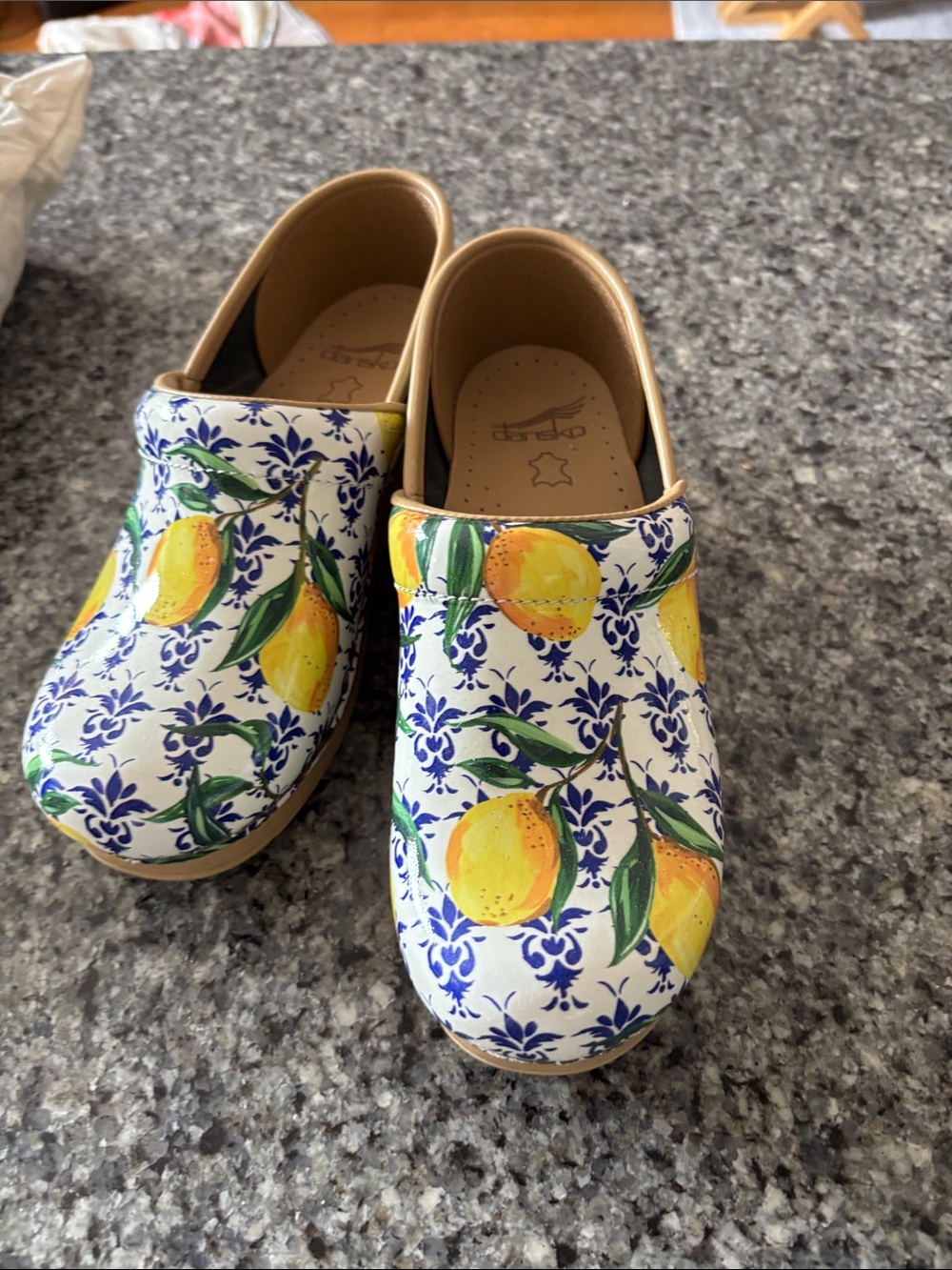 Dansko women’s sz 8 professional  Clogs with Yellow Lemon Print and Green Leaves